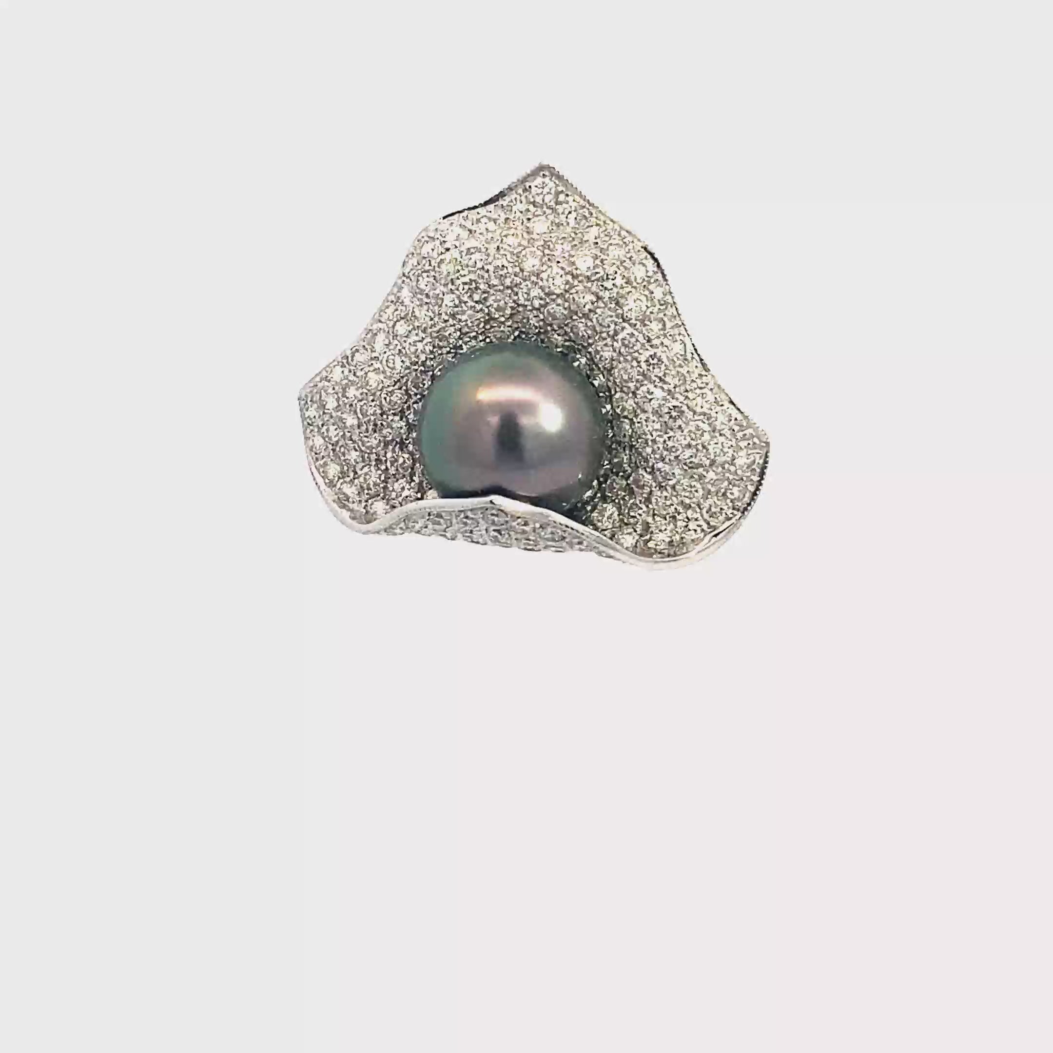 18k White Gold Black Pearl & White Diamonds Pendant