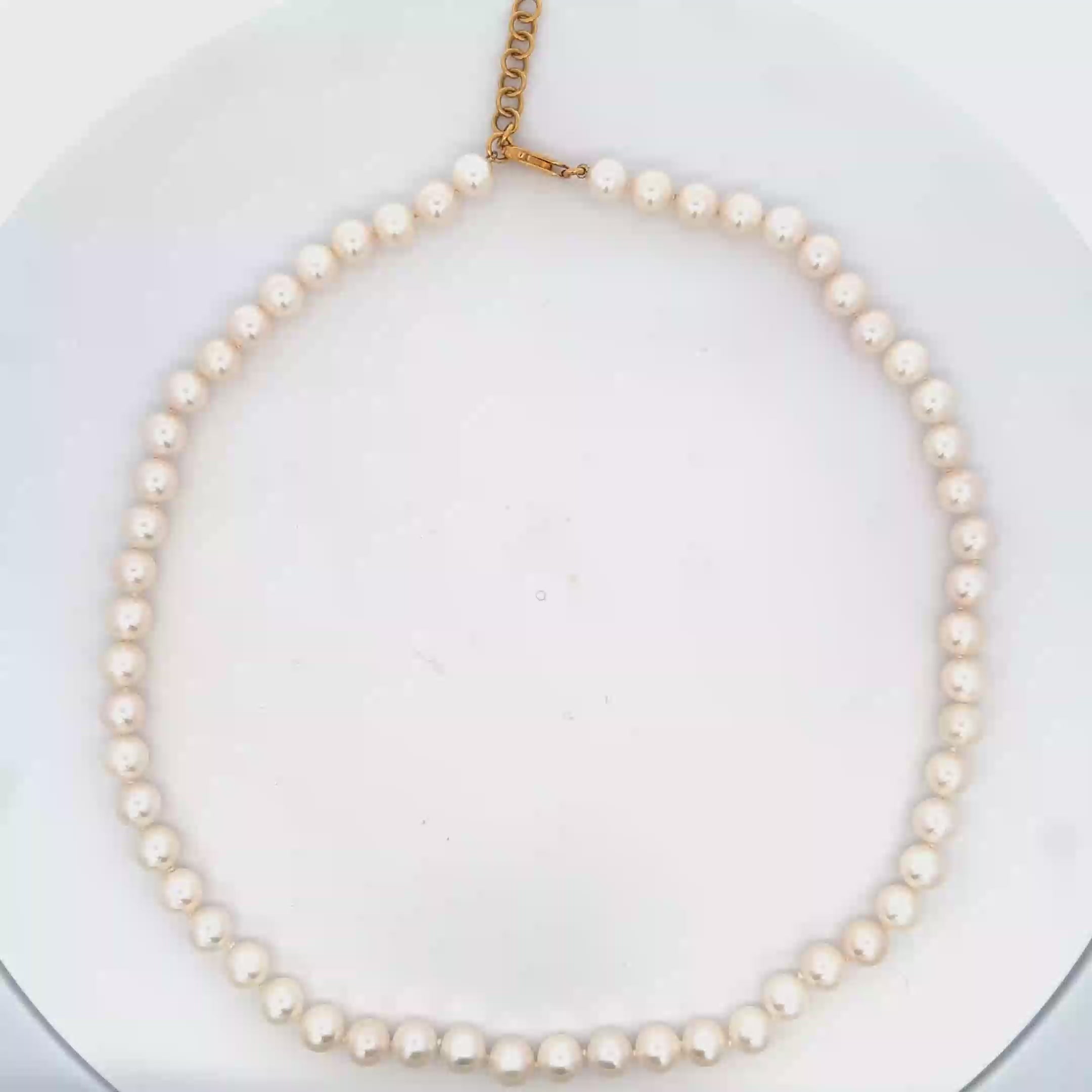 18k Yellow Gold White Pearl Necklace