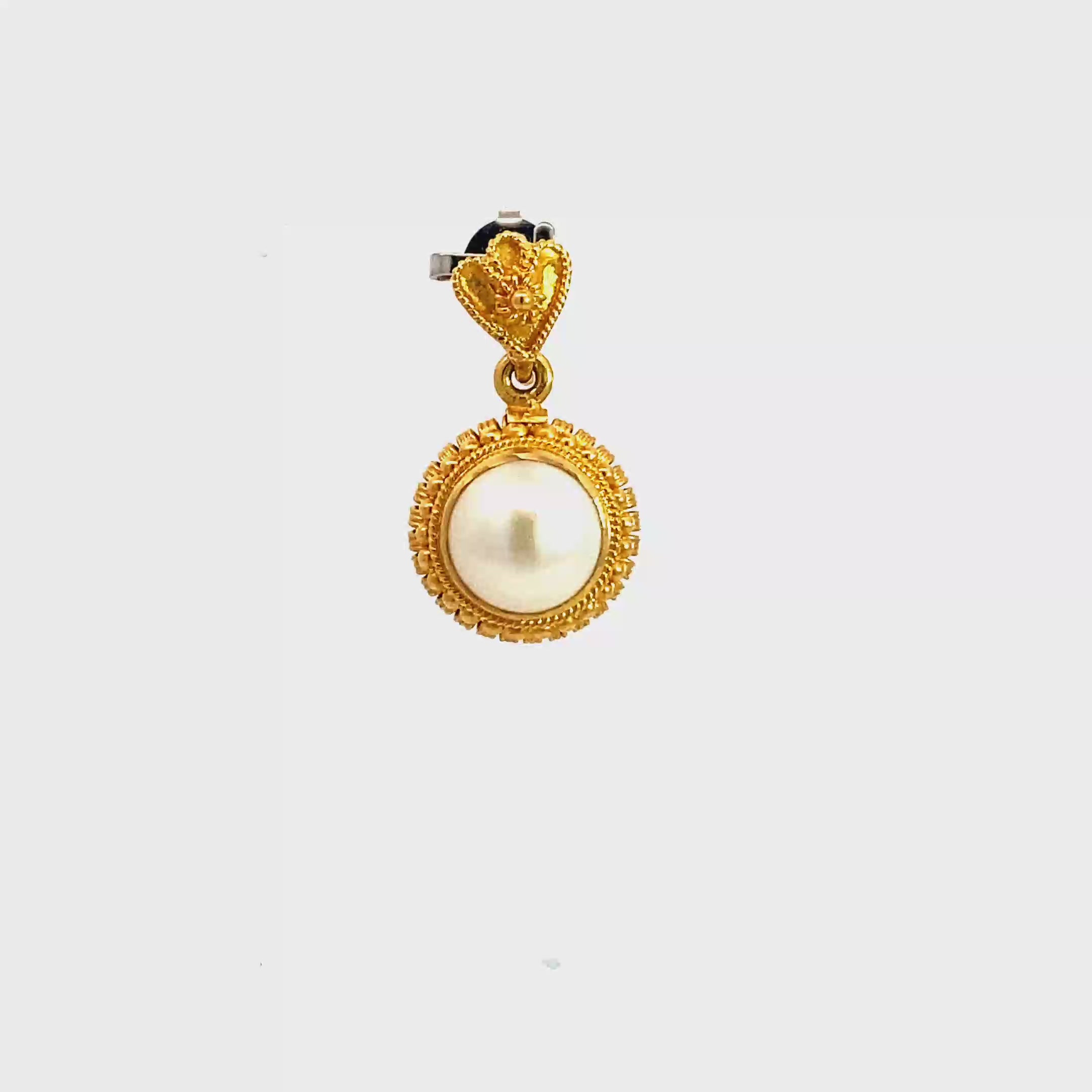 22k Yellow Gold White Pearl Pendant