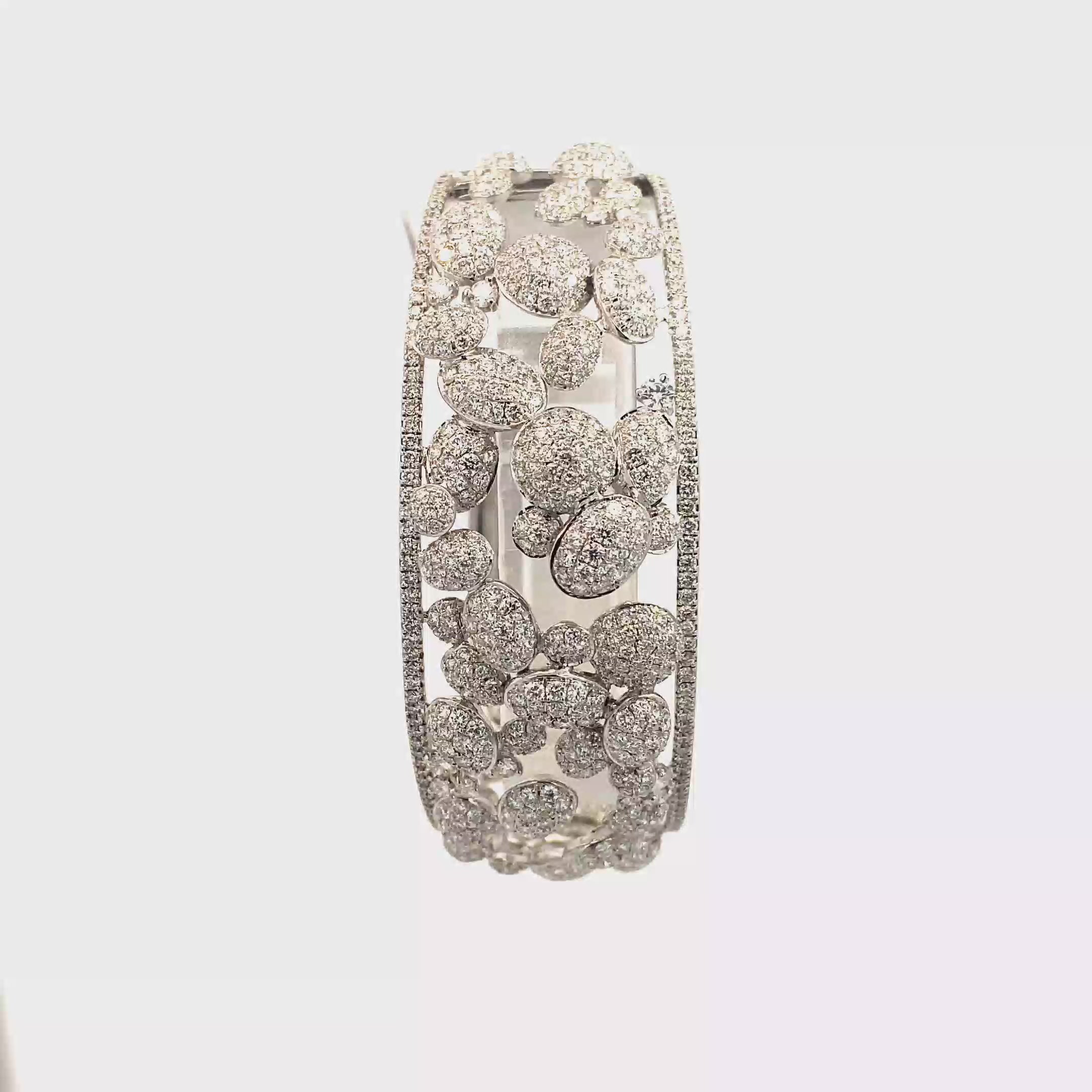 18k White Gold White Diamonds Bangle