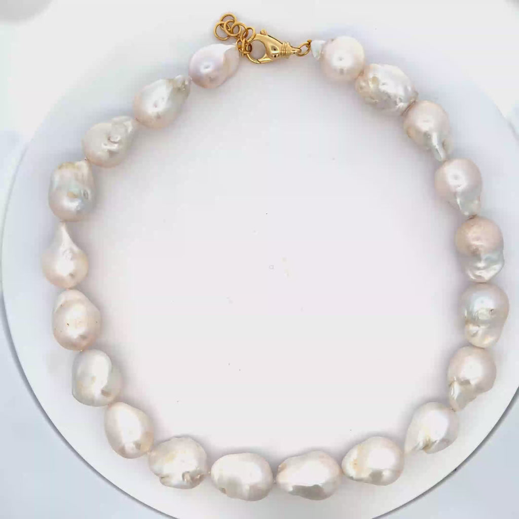 18k Yellow Gold White Pearl Necklace