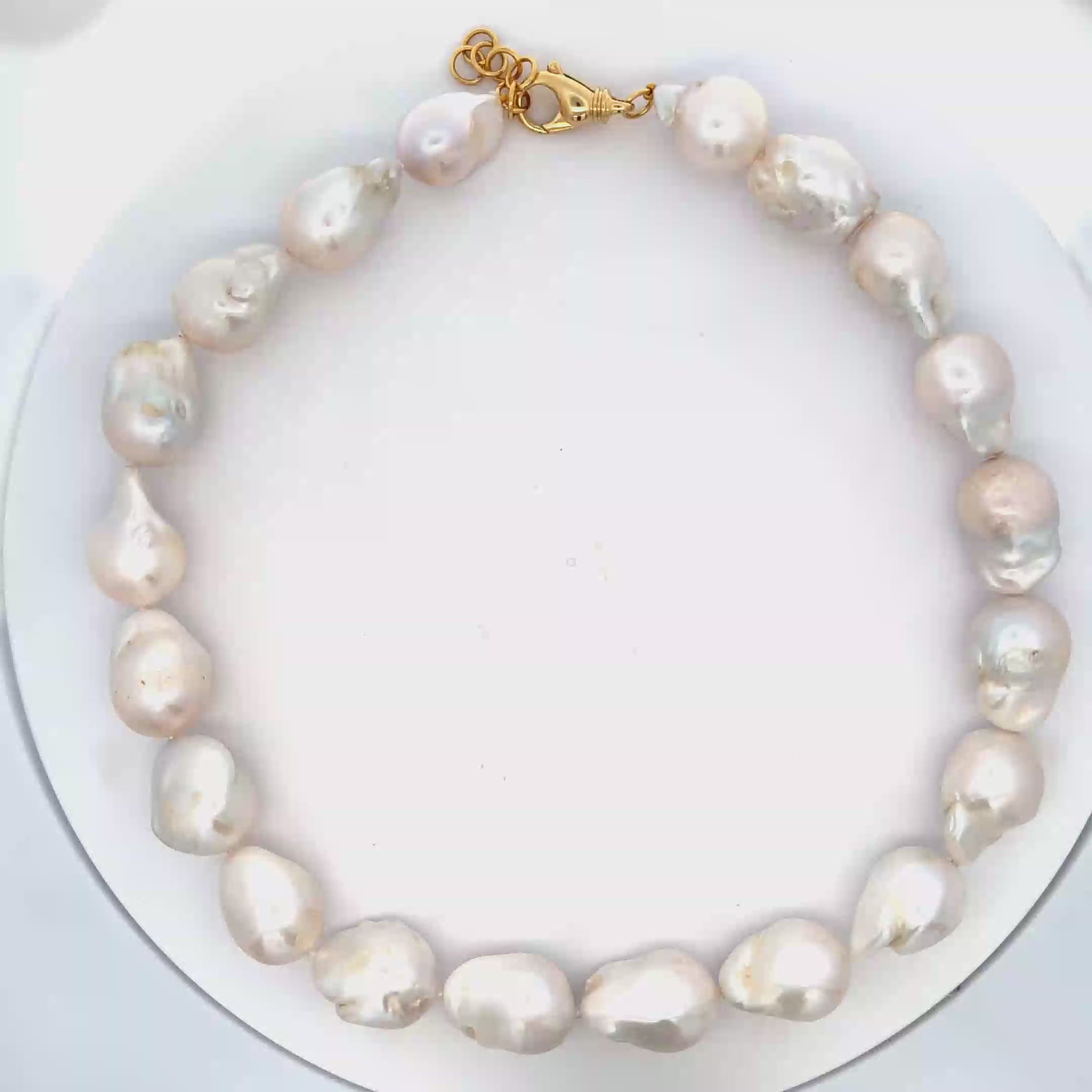18k Yellow Gold White Pearl Necklace