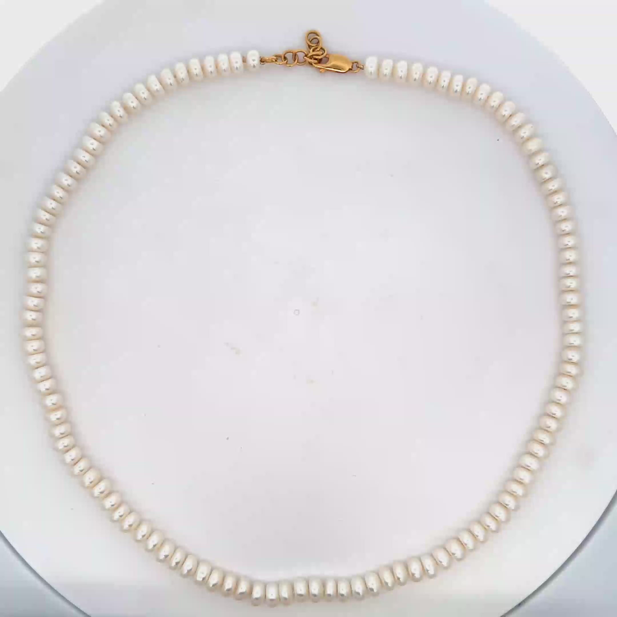 18k Yellow Gold White Pearl Necklace