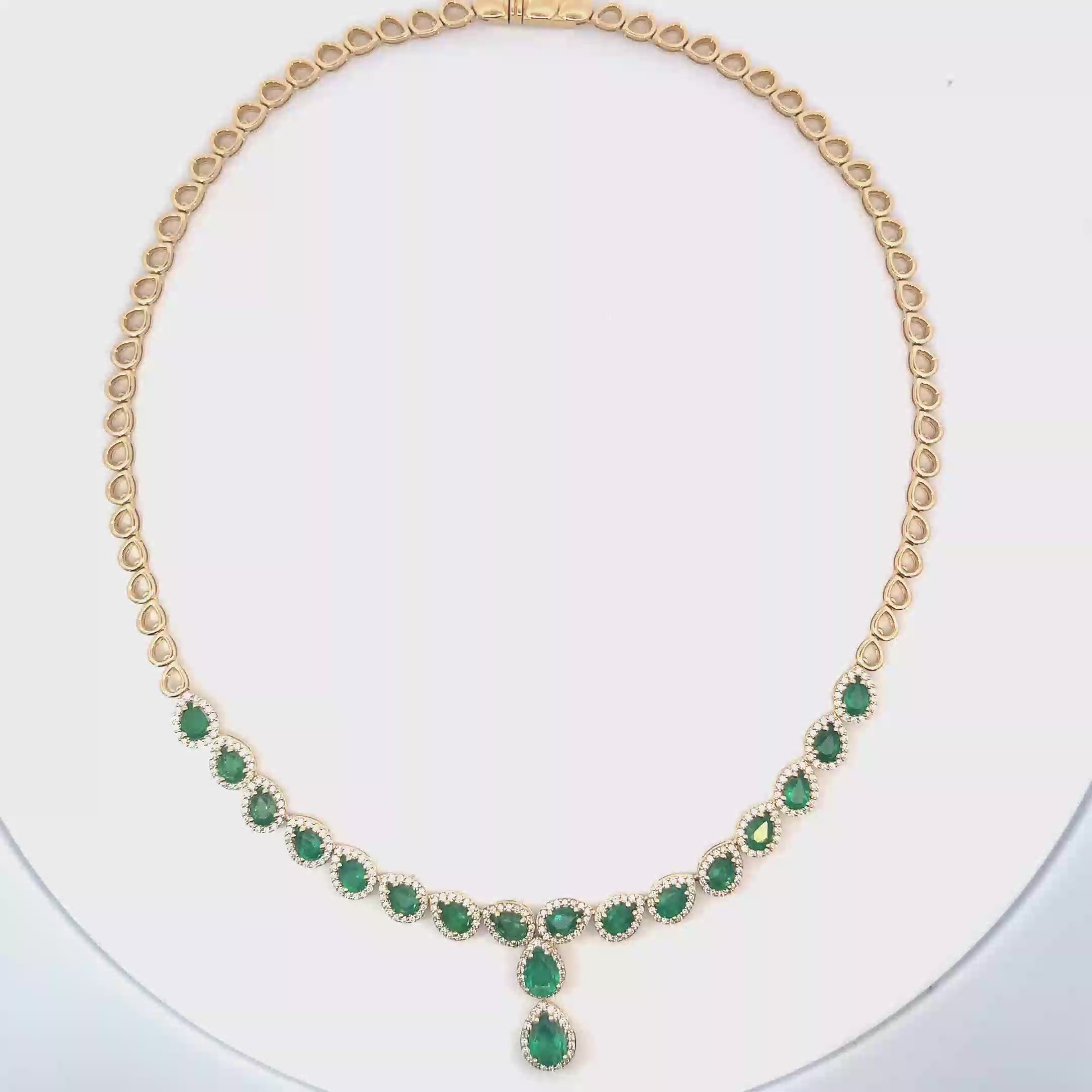 18k Yellow Gold Emerald & White Diamonds Necklace